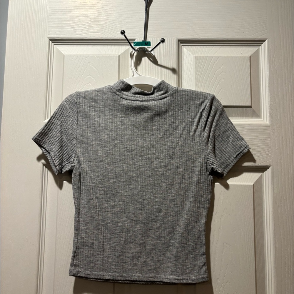 Gray Ribbed Short Sleeve Top - Picture 2 of 2